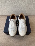迪奥Dior 情侣款C ' Est 25Ss 新款休闲鞋运动鞋板鞋小白鞋 彰显醒目而时尚的风范 精心制作 鞋面设计风格搭配超级时尚 细节也增添一丝优雅气质 轻盈