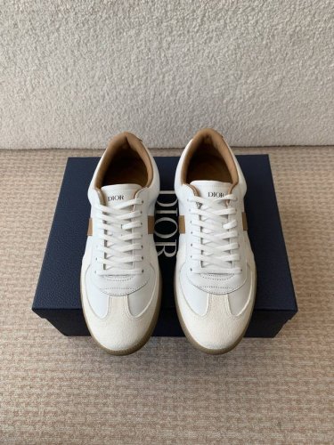 迪奥Dior 情侣款C ' Est 25Ss 新款休闲鞋运动鞋板鞋小白鞋 彰显醒目而时尚的风范 精心制作 鞋面设计风格搭配超级时尚 细节也增添一丝优雅气质 轻盈