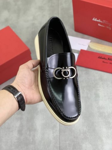 工厂p价p 实价 水染牛里 Salvatore Ferragamo 菲拉格慕 男士最新款休闲商务皮鞋 同步上市 面料采用专用进口原版开边珠小牛皮 内里采用进口水