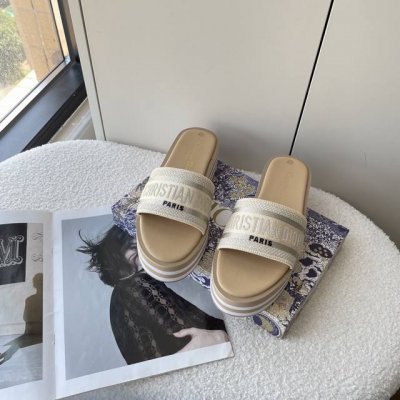 出厂： Dior 迪奥2025顶级专柜 早春系列 官网上新 全球首发 迪奥Dior 25Ss -早春情侣刺绣厚底拖 迪奥拖鞋 Dior厚底拖 Dior 拖鞋 小