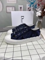 Dior 迪奥 春夏新款，刺绣帆布鞋系列，1正品店抢购排单爆款，Ins明星网红凹造型秀。 原版开模，专柜包装，鞋面布料双面纯棉丝立体电绣，色差斑斓，独具匠心！