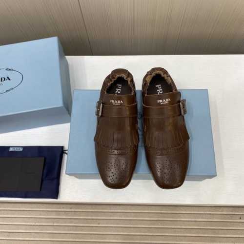 出厂价 顶级品质 Prada 普拉达 25Ss春夏走秀新款流苏复古乐福鞋单鞋 这款鞋履着意呈现经典与复古格调，兼具阳刚气质与柔美风情，形成二元对比，彰显Prad