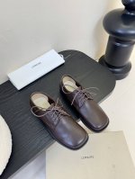 Lemaire 2025春夏新款系带款中性小皮鞋方头乐福鞋！一双超级舒服的德比鞋！ 对Lemaire的德比鞋一见钟情，念念不忘必有回响。后脚做了海绵垫上脚舒适，