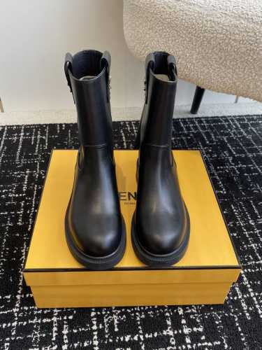 代购级布款 皮款 FENDI 24ss秋冬新款 经典老花布长短靴系列 顶级输入 大爱老花系列 经典老花永不过时 上脚绝美 怎么搭配都时髦 舒适又好看 鞋面：采用