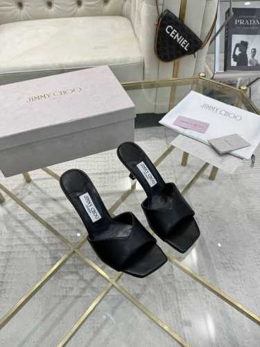 jlmmy Choo周仰杰2025 摩登鞋履 25年夏季巨献 顶级版本 璀璨艺术，足尖的高级定制** 工艺高端，无论材料面部底部包跟包中底还是烫钻工艺要求都极高