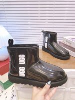 UGG周冬雨同款雪地靴 官网同步爆款胶片雪地靴 广版最高版本，独家开模 内里外套梅花百分百羊毛，胶套，大底原版，我只是帮UGG做了个代工[捂脸][捂脸][捂脸]