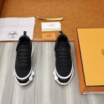 Hermes 爱马仕 -高端品质 原单 -鞋面：反绒牛皮、品牌高丝光帆布布匹、鞋舌空压品牌logo -内里：顶级牛皮 -大底：Tpu发泡 橡胶：双色成型大底 -