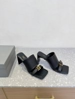 Balenciaga 巴黎世家 25Ss春夏新款 方头 搭扣 高跟 拖鞋 将时髦发挥到极致的 巴黎世家方头时装鞋 巴黎世家的绝对开了挂 每一双都想去入 因为真的