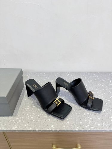 Balenciaga 巴黎世家 25Ss春夏新款 方头 搭扣 高跟 拖鞋 将时髦发挥到极致的 巴黎世家方头时装鞋 巴黎世家的绝对开了挂 每一双都想去入 因为真的