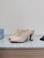 PRADA 普拉达 25ss早春新款 经典高跟 三角标单鞋 半拖简单的设计大概就是它最让人喜欢的点不是烂大街的那种 很有自己的品牌个性面料：采用原版牛漆皮内里垫