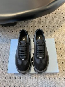 PRAD* 25ss普拉达新款厚底乐福鞋 很难不爱最新配色好看 真的好喜欢啊 姐妹们冲就对了 真的很显腿细 也很百搭 厚底真的是绝了 码数：35-40 40定制