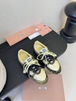 Miu Mi* 春夏新品 代购级别 我是细节控 面料对版Zp单薄清透 区别于市场不对版厚面料 皮料对版Zp轻微擦旧 随性而为 复古时髦 百搭舒适 新爆款来袭～
