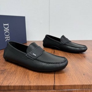 Dior 迪奥 Dior Odeon便鞋 粒面牛皮 绒面牛皮 荔枝纹牛皮多重风格可选！延续经典豆豆鞋设计风格，皮革与扣带的经典搭配，紧致皮革制作，彰显优雅气质！