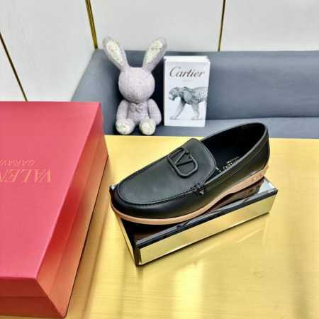 Valentin* 华伦天奴 华伦 高端男士驾车鞋豆豆鞋。顶级品质。采用进口原版荔纹牛皮。醒目大logo饰扣 原版牛皮内里垫脚，原厂特供原版大底 超强舒适感。做 - 点击图像关闭
