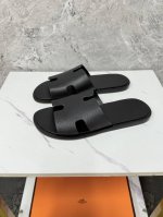 实价 Hermes 爱马仕春夏凉拖系列！ 经典款型 一直都很火爆的拖鞋- 凉鞋,随意各种搭配都很棒！！！ 码数：35-45 38、45定做不退换 Y6