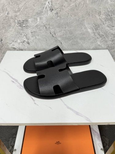 实价 Hermes 爱马仕春夏凉拖系列！ 经典款型 一直都很火爆的拖鞋- 凉鞋,随意各种搭配都很棒！！！ 码数：35-45 38、45定做不退换 Y6