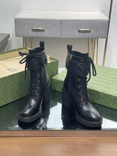 Gucci 秋冬新款 独家首发双G扣米色大GG踝靴，V型纹缝纹滚边腰带短靴033顶级高端品质 双G扣V型纹缝绣腰带踝靴 福利价 作为风格鲜明的品牌标志性象征，标