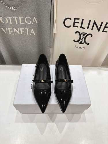 高版本出厂 Celine 赛琳25Ss 早春最美尖头蝴蝶结平底鞋玛丽珍单鞋～ 思琳标志性的五金扣高级优雅 上脚显瘦得来超有气质～百搭日常着用都是一绝的单品！小平