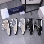 商品商标 Dior 迪奥 休闲鞋 正码码数: 38-44 45.46定做不退换 商品材料 精选牛皮拼接织布鞋面 网内里 原版大底