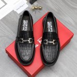商品商标：Ferragamo 菲拉格慕 ] 商务套脚男鞋 正码码数: 39-44 45定做不退换 商品材料：精选 优质石头纹牛皮鞋面 牛皮内里 橡胶大底