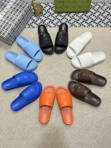 出厂价 实价 古奇-奢品拖鞋，路易威登新款火爆上市，凹凸花型logo看上去很软糯超级百搭。鞋面牛皮材质，标志图形高品质工艺，鞋底：原厂特供原版底，独家活动成型底