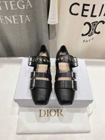 高版本出厂 Dior*迪奥D家2025Ss新款搭扣玛丽珍乐福鞋走秀款芭蕾舞鞋！顶级版本～ 超级仙女范的芭蕾舞鞋，鞋子蛮有看点，方头鞋头 ！颜值超高、个性又时尚、 - 点击图像关闭