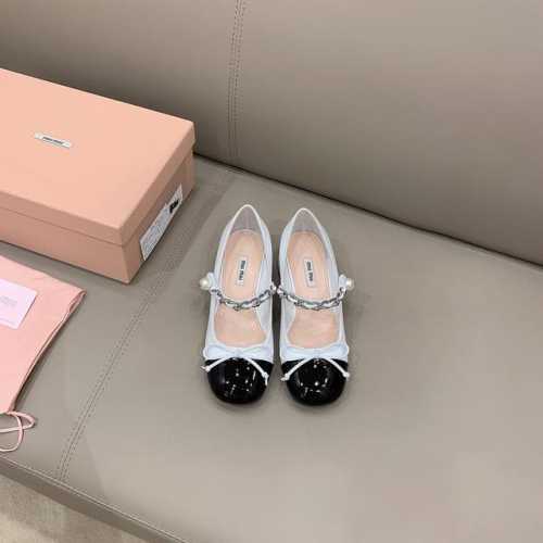 出厂价p Miumi*升级版公主玛丽珍鞋 新款蝴蝶结款 鞋面原版拼色牛漆皮 内里垫脚羊皮 舒适透气 意大利真皮大底 跟高4Cm 码数35-39 40定做