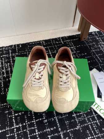 代购级女 男270 Bottega Veneta Bv葆蝶家 25Ss新款 阿甘鞋 德训运动鞋 Sneaker科技尼龙和绒面打造，灵感来自复古球鞋，全新演绎经典 - 点击图像关闭