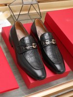 工厂 Ferragamo 最新高端顶端品牌奢侈～代购，顶级～质量。新時尚商务男鞋鞋面選用原版头层小牛皮牛皮内里，精细做工。原版个性时尚柔软组合耐磨防滑大底，上脚