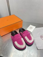 毛条卷毛里拖鞋 高定版 Hermes 大头毛拖 枚红色 H这款彩虹毛毛拖 棉花糖一样柔软 上脚显白 很容易戳中审美的可冲款 原版1:1开模 毛面6色 羊毛鞋面垫