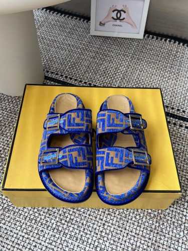 FENDI 情侣新款魔术贴拖鞋 整双鞋子采购Zp开发打造，全部定制材料，独家开模大底，细节全部对版出货，连包装也做到跟正品一样。码数：35-45 45订做不退不
