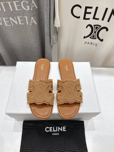 高版本出厂 Celine*塞琳2025Ss思琳初夏新款凯旋门Logo凉拖鞋 高级感十足 网红Ins种草神器、非常复古风、气场十足单品、设计风格非常新颖、高档且非