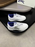 burberry 巴宝莉 -高端品质 原单 -鞋面：进口纳帕小牛皮、鞋身3D彩印品牌图腾、鞋舌品牌布标、后跟空压品牌图腾 -内里：帆布内里 -大底：超轻Tpr橡