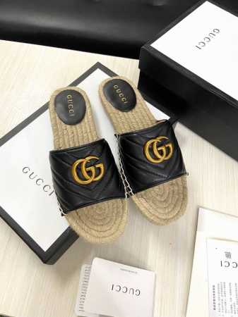 GUCCI 一字拖 长期做货官网最新款，原版1:1 开模橡胶注塑一体麻底，新款布面搭配经典双G饰扣 平底休闲，上脚舒适 面料：进口山羊皮 内里 垫脚羊皮 码数： - 点击图像关闭