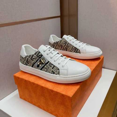工厂价 Fend* 休闲新品上市 鞋面采用牛皮配印花面料真皮内里，橡胶耐磨大底，鞋型饱满，立体感十足时尚、新颖标准码数：38-44。两色可选。