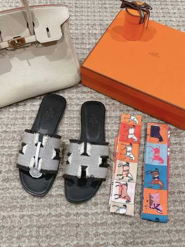 出厂价P P350 流苏系列 Hermes 爱马仕H拖鞋Oran凉鞋系列 时尚又百搭 超级舒服 每个细节都做到极致 原版麂皮 原版1:1独家私模鞋面 原版真皮沿