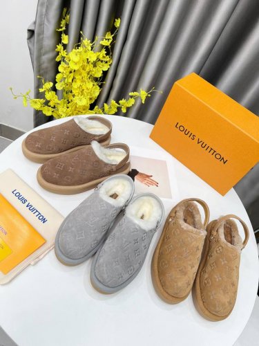 工厂P价 Louis Vuitton 路易威登 Lv 新款专柜同步毛毛拖爆发售，鞋面意大利进口绒面牛皮，全羊皮毛一体内里，完全1比1复刻，鞋底：特供原版底，原厂