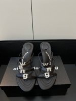 Alexanderwang 亚历山大王 新款高跟拖鞋 永远爱大王的高跟鞋 简约百搭又好看！钻链的设计真的太绝了 设计闭眼入就行了 不会出错！ 跟高：6.5 8c
