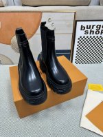 代购级Louis Vuitton 春夏LV 路易威登秋冬新款复古厚底鞋系列 乐福鞋 可爱十足非常减龄，完全不害怕显腿短，穿上后显得腿又瘦又直，超级推荐！ 简约好