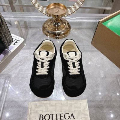 出厂价p 男款10Bottega Veneta Bv葆蝶家 25Ss新款 阿甘鞋 德训运动鞋 sneaker科技尼龙和绒面打造 灵感来自复古球鞋 全新演绎经典运