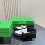 纯色 做旧擦色工艺 BOTTEGA VENET*女士Astaire乐福单鞋原版一比一做法 一致结绳皮扣卡其色 当今流行的又一趋势 天花板啦最全色百搭 精致平底