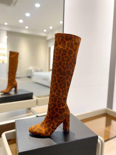 Saint Lauren YSL 圣罗兰 高级升级定制版！ 独家尖头高跟高筒靴！ 最新异性跟超显眼 超美新秋冬款女士时尚款，性感 过膝靴 优雅 的气息更显出外在