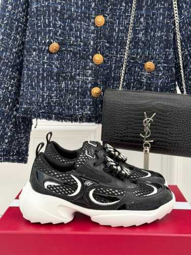 厂价 P430 Roger Vivier Rv钻扣厚底休闲运动鞋 一款超经典的超美的休闲鞋 脚感宛如踩在云朵般轻巧舒服 Blingbling闪钻简直是撞在心口上