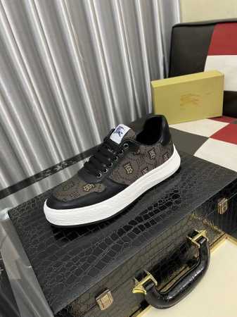 出厂价Pp： Burberry---Size：38-44 巴宝莉男士经典休闲鞋！进口丝绸牛皮拼经典格纹布料，时尚英伦范儿，进口小牛皮内里，超级软糯，脚感非常舒适 - 点击图像关闭