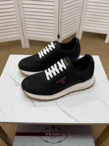 prada-普拉达 顶级版本，套楦工艺，油边工艺，面料：高档牛皮。38–44 45订做不退换 X5