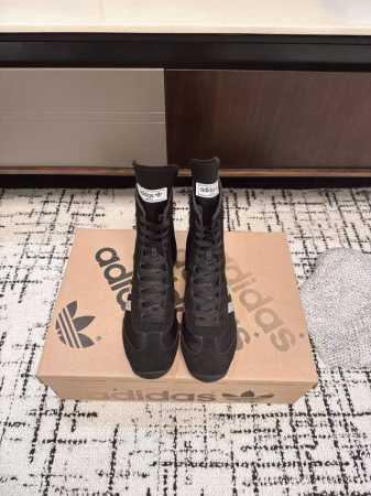 代购级 Adidas 阿迪达斯 25Ss春夏新款 高绑休闲鞋 简直就是球鞋界的“流量收割机”！ 搭配阿迪达斯三条纹元素，这种配色真的爱了！！！ 以舒适百搭为主打 - 点击图像关闭