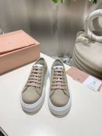 出厂价pp单鞋 拖鞋 缪缪2025春夏走秀饼干鞋 厚底运动鞋 简约的运动板鞋设计 极具辨识度的鞋舌 打造佛系甜美的休闲风~~上脚气场十足随意搭配 长裙 短裙 短
