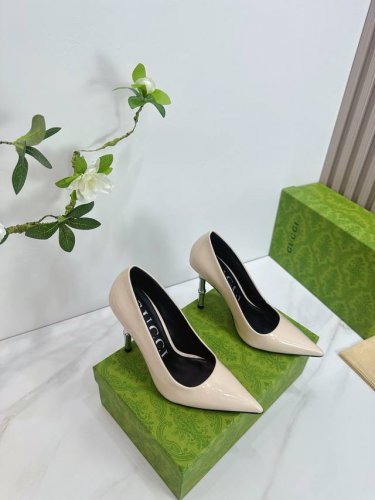 出厂 2025 Sss新款报到 Gucci 古*奇 原单品质 原汁原味的欧式风格 上脚非常完美穿搭上配此鞋 优雅大方 晶莹剔透 无论种各配件材质 都是家独一比一