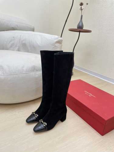 鳄鱼纹拼色中跟 高筒靴 FERRAGAMO 鳄鱼纹牛皮 拼羊反绒皮 黑色 24 菲拉格慕 中跟 高筒靴 今期高频曝光 人对FAM刮目相看加上各路明星 更加适合日