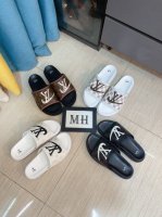 出厂价 Lv-路易威登 新品男士凉拖鞋，高端精品，鞋面精致压花logo装饰，精细做工，鞋底超软，休闲宽松舒适型，夏季必入哦！ Size：38-44